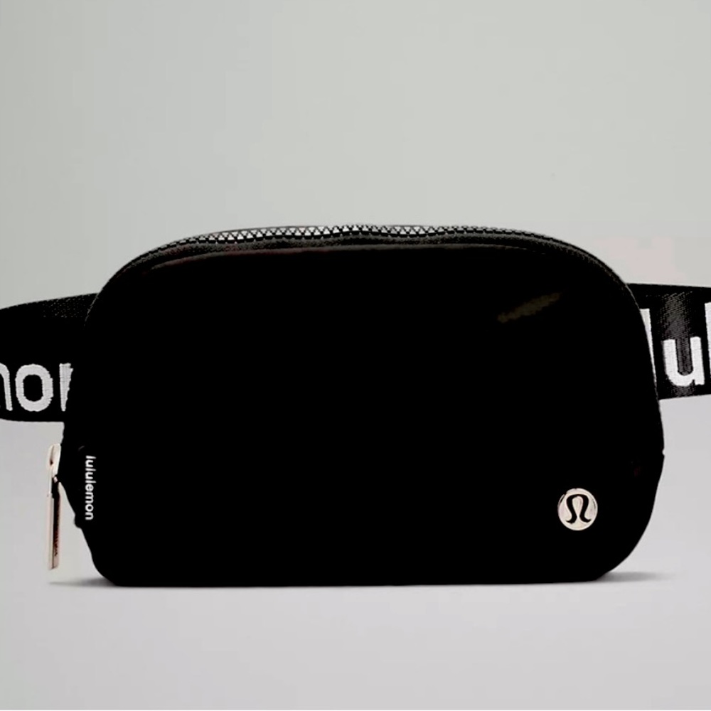 NEW Everywhere Belt Bag Lululemon Black White